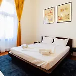 Timeless In A Historic Landmark Appartement