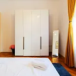 Timeless In A Historic Landmark Appartement