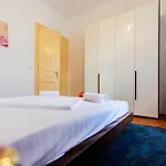 Timeless In A Historic Landmark Appartement