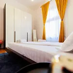 Timeless In A Historic Landmark Appartement
