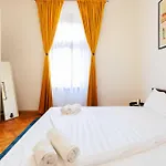 Timeless In A Historic Landmark Appartement *