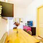 Timeless In A Historic Landmark Appartement *